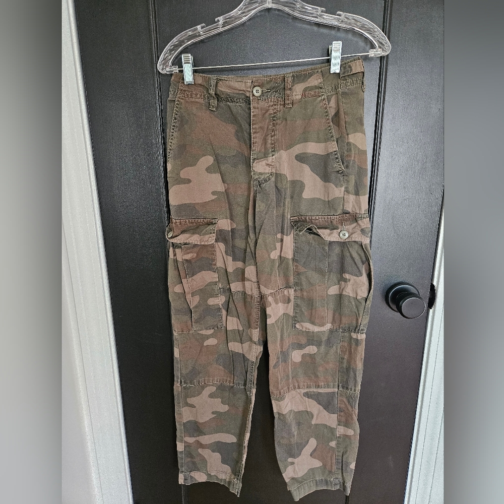 American Eagle Camo Cargo Pant